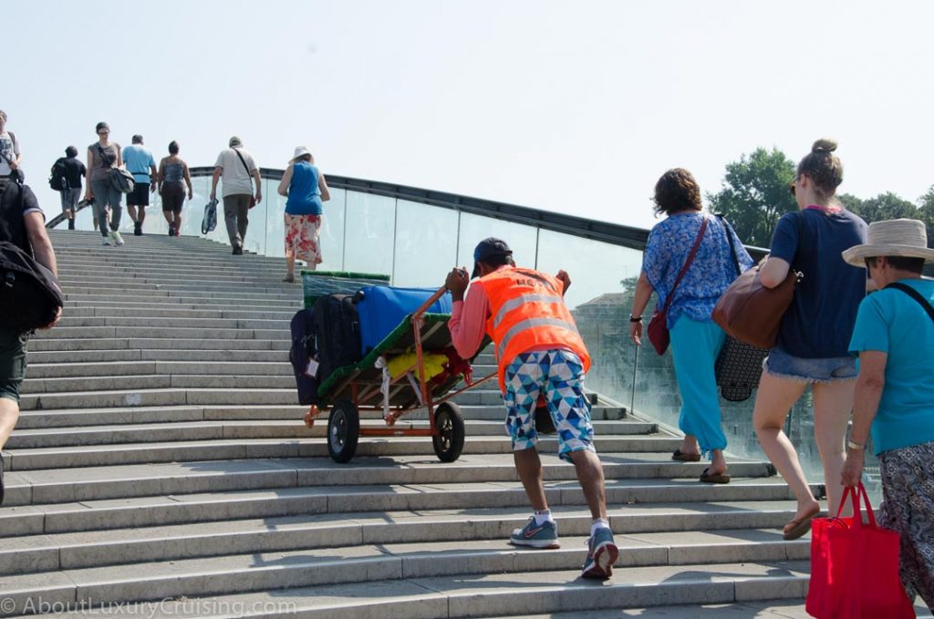 The bridge towards the station