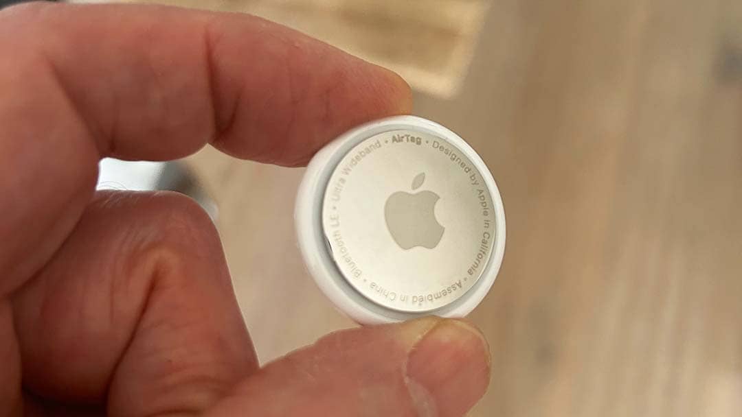 AirTag in Hand