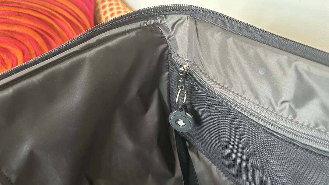 AirTag in Suitacase