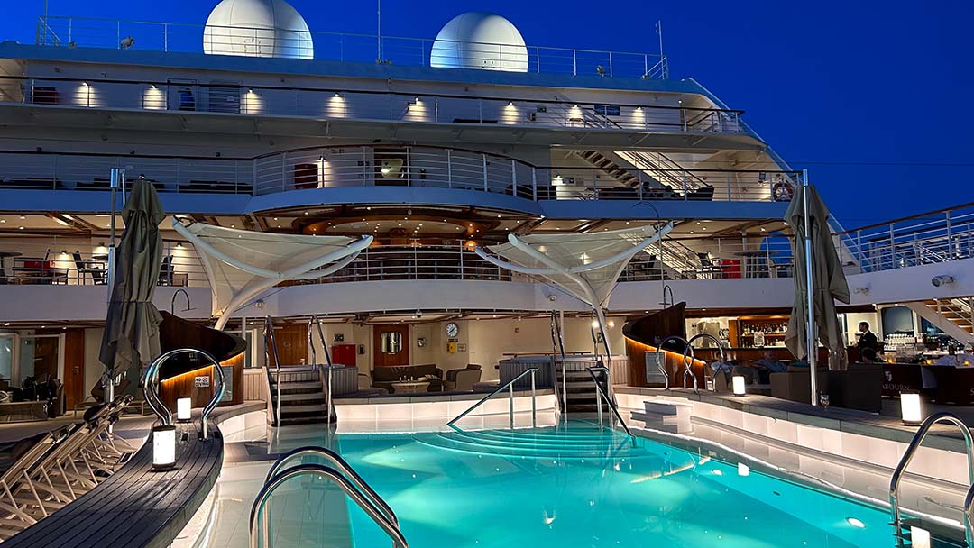 Seabourn ships Seabourn Ovation Pool Decl