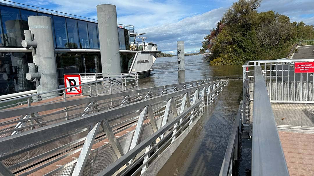 Riverside ravel Boarding