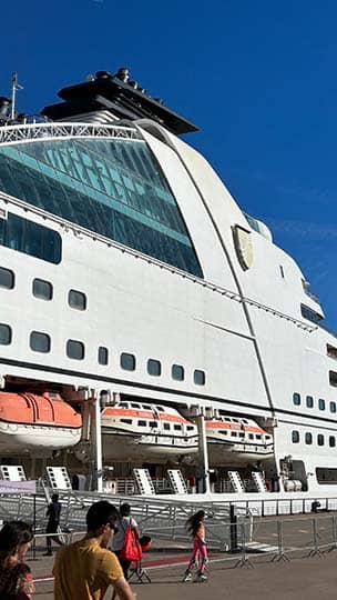 Seabourn Cruise Line ship profile in port